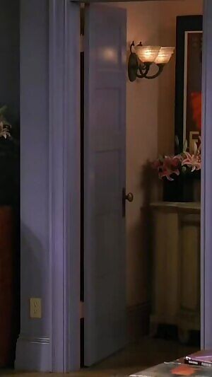 Jennifer Aniston - Friends s03e02