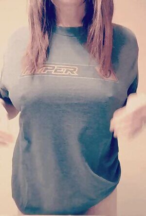 Redhead's 4th all natural titty drop this week....she just might be addicted ;)