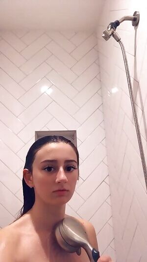 Does this count as gonewild? It certainly counts as petite..