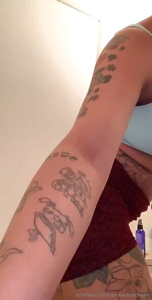 Skirts ar made for commando twerking