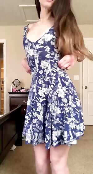 I really hope i catch a nice breeze 😈😜👗