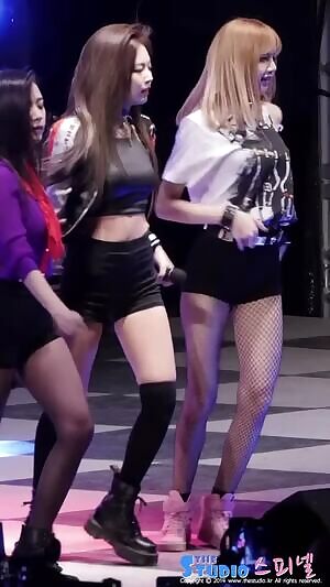 BlackPink - Jennie & Lisa Bend Over