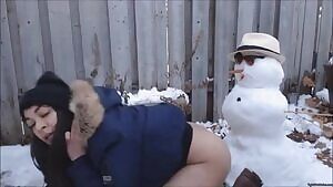Screwing the snowman