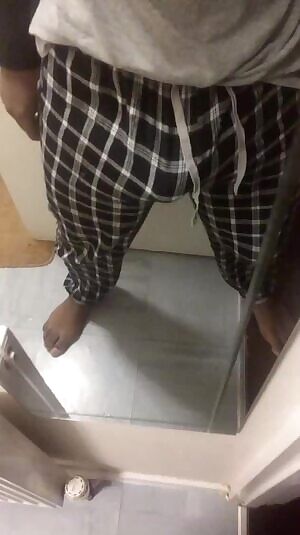 Anyone wanna help me get fully hard😉🍆