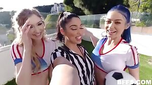 Vanessa Sky, Mackenzie Moss, Jewelz Blu - Scoring For Captain