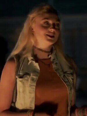 Slutty Sophie Turner trying to get all the guys attention
