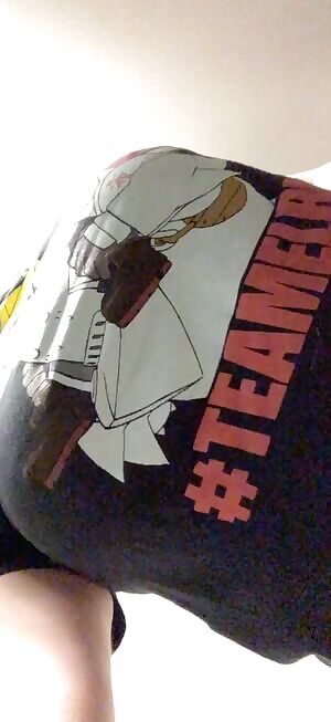 Hopefully this will load or everyone now! no bra at work 💫