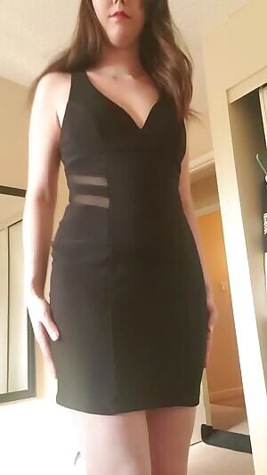 What to know what's under my dress? 😘