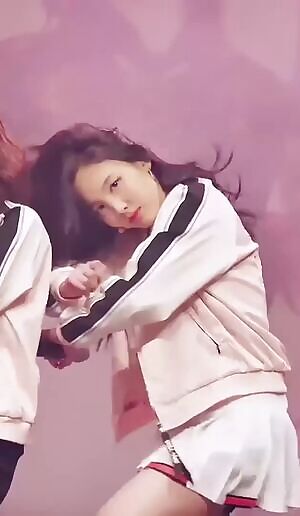 Twice - Nayeon - Staring at you while she grinds