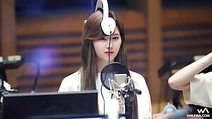Sana display correct headphone etiquette