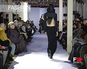 One fashion boob