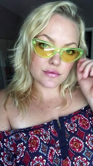 I am your toy, your doll, your baby girl. Where’s my daddy?