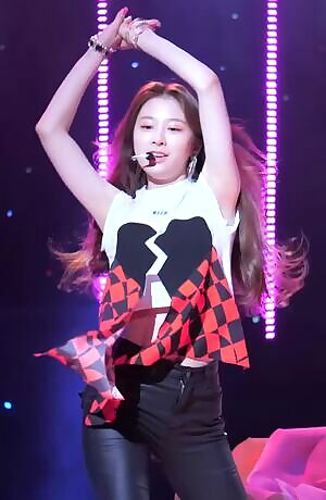 Rocket Punch - Yunkyoung & Yeonhee