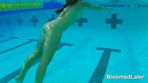 Ater six o'clock I pretty much have the pool to myself! 🌹