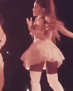 On stage moving that ass