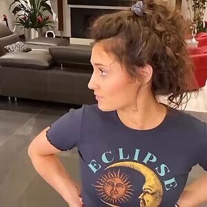 Gymnast makes “tic-toc”