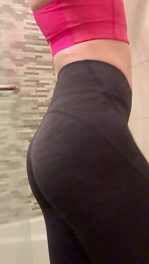 who’s going to rip these off and fuck me in the shower 💁🏼‍♀️