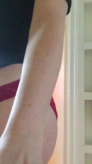 u/dickkhickey spreads her cheeks