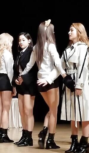 Dreamcatcher - Sua Squeezes Yoohyeons Butt