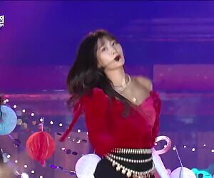 TWICE - Momo
