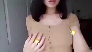 WHO IS THAT GIRL ? NEED IT :')