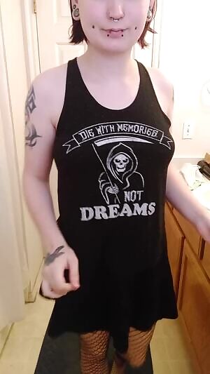 I was horny, so I decided to get into something skimpy with my tights on and jerk it for you all!