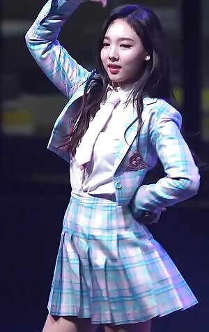 Twice - Nayeon & Mina