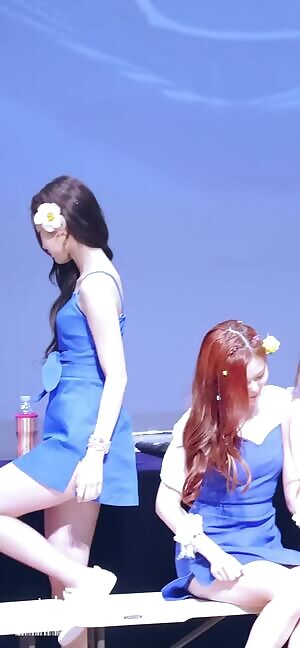 OH MY GIRL Arin milky thighs