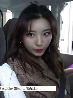 fromis_9 Saerom lacy bra peek