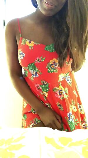 Just over here daydreaming about a total stranger putting his mouth and hands all over my little tits. Can someone fulfill this antasy, please? 💕