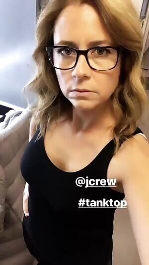 mommy Jenna Fischer showing off her new tank top. this milf looks so sexy in glasses!