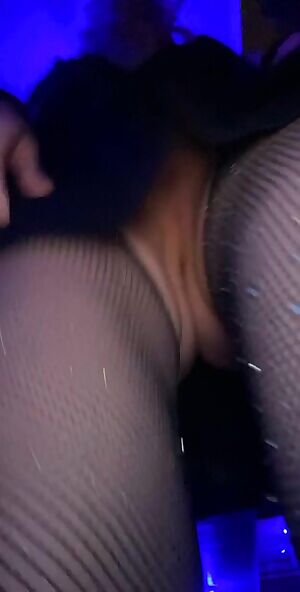 On the way to a pantyless dinner
