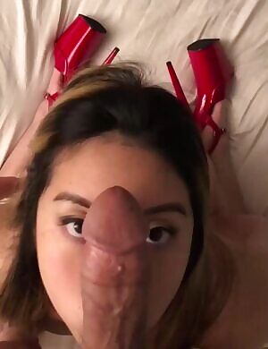 She keeps daddy’s cock spotless. I like it presented for inspection.