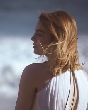 Emma Stone nip slip