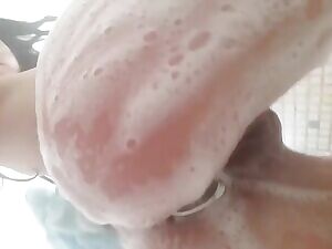 I think it also makes a nice shower accessory 💕