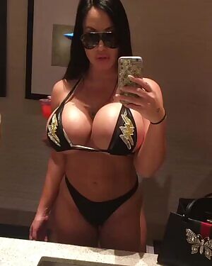 High SMV female HB9 peacocking