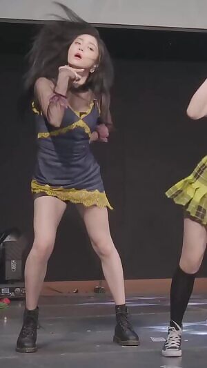 Pristin - Kyulkyung butt