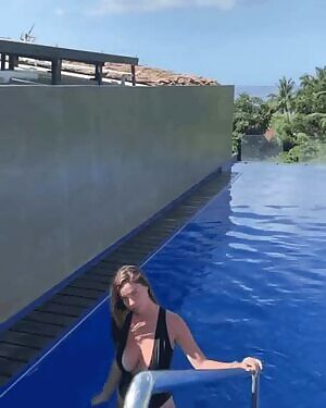 Busty: Sapir Elgrabli