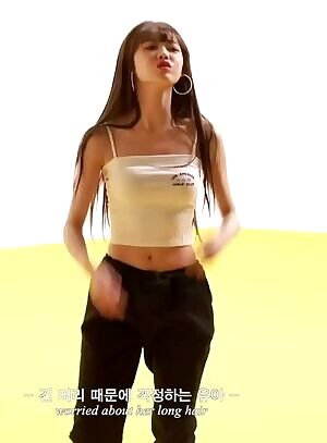 Oh My Girl - Yooa + I-DLE - Soojin - Tight bodies and erotic eye contact