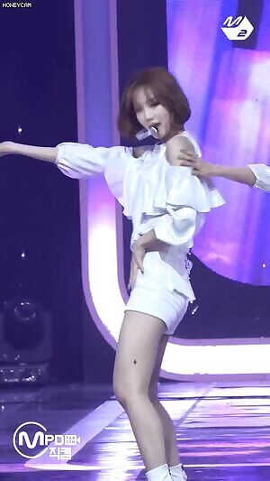 IZ*ONE Chaewon