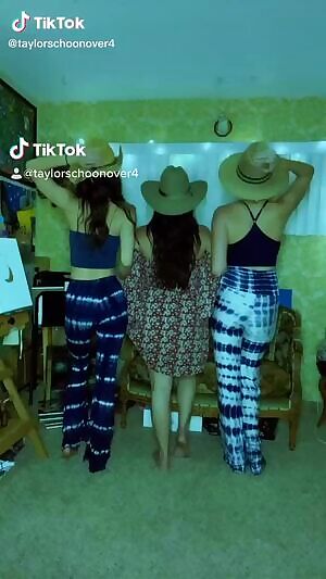Girls flashing ass