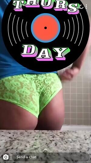 Cute Big Booty College Babe Jiggles Her Yummy Ass in Green Panties