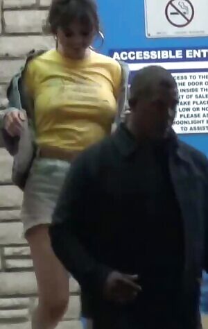 Selena Gomez with no bra stepping down the stairs😍