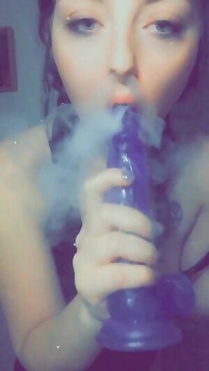 Anyone have a smoking etish?🤪🤪
