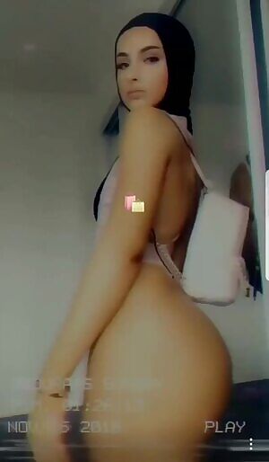 I'd worship this hijab hottie's ass any day