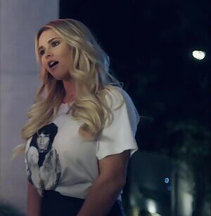 Kinsey Wolanski shows her tits in Slasher Party