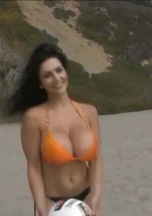 Nearly had a nip slip. 😲😜