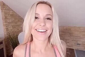 Lola MyLuv solo VR porn video @SexBabesVR 💬
