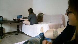 Quick blowjob to her best friends boyfriend, while she‘s watching Game of Thrones