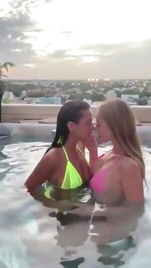 Relaxing evening smooches